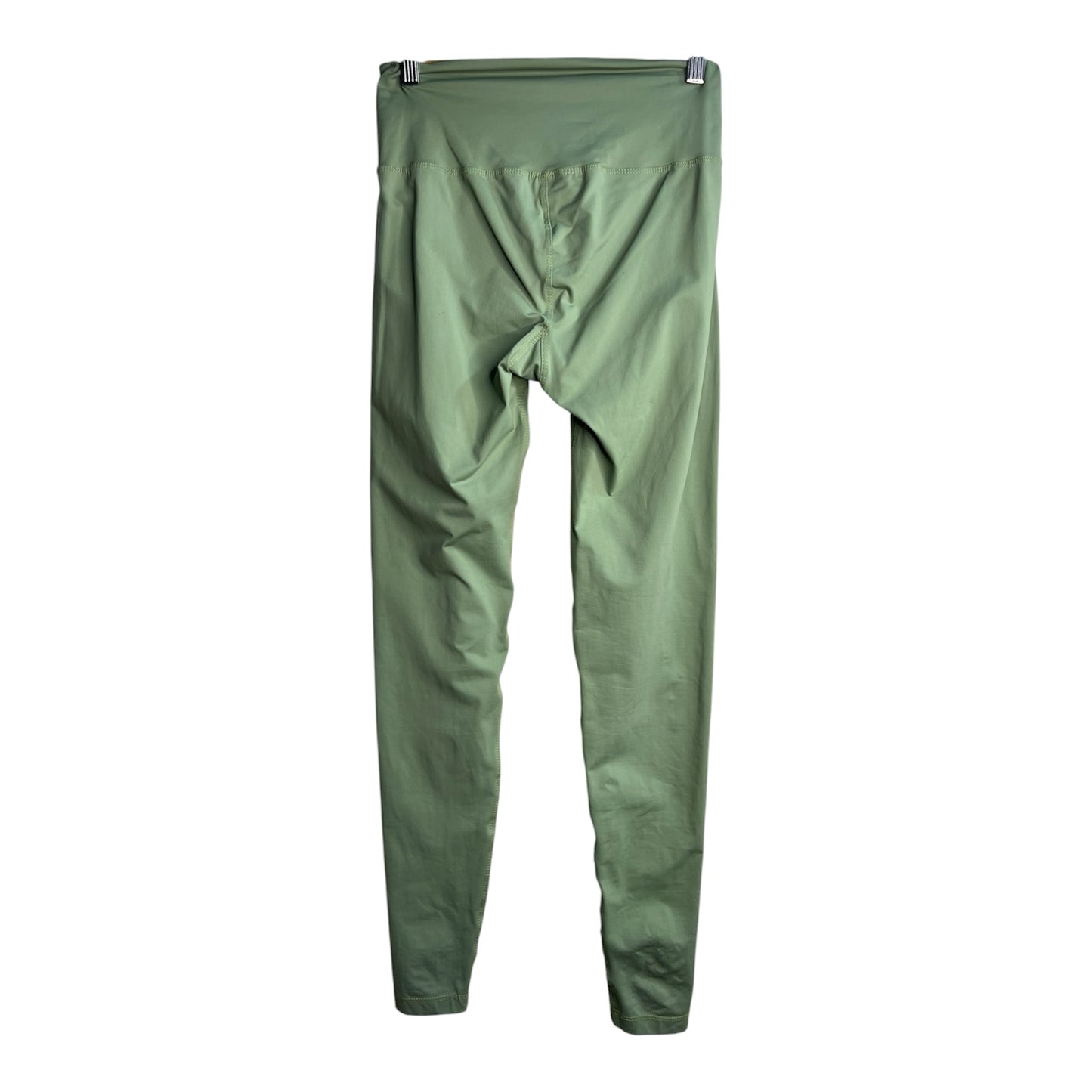 Calzas deportivas La Pichilemina de tiro alto en color verde oliva, confeccionadas en tela técnica elástica y suave.