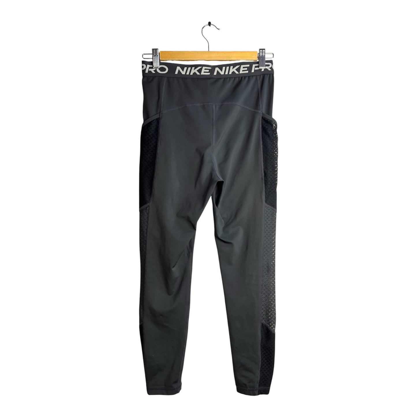 Leggings deportivos negros La Pichilemina Nike Pro con paneles de malla laterales y cintura elástica con logo
