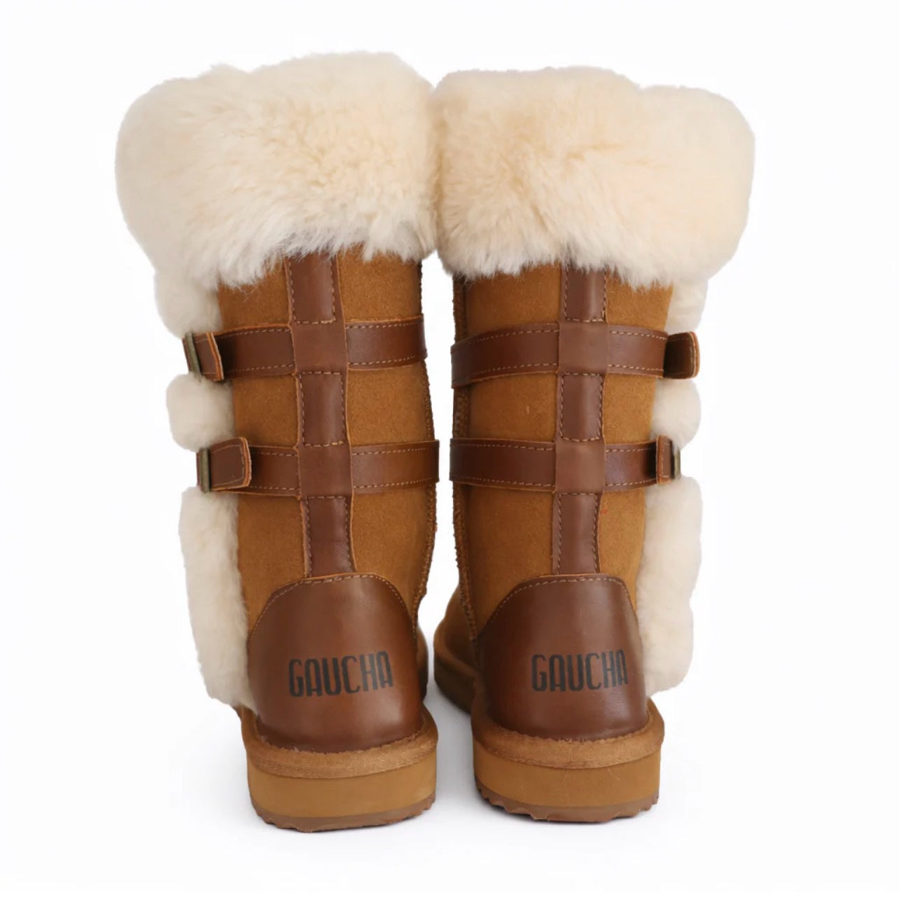 Botas de invierno La Pichilemina GAUCHA de cuero gamuzado café con forro de lana natural y correas con hebillas.