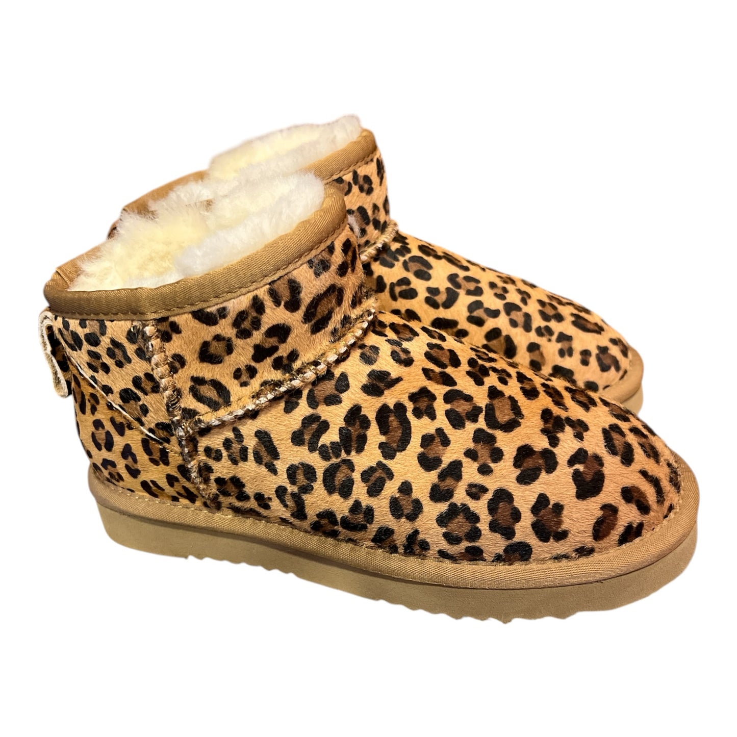 Botines La Pichilemina con estampado de leopardo, forro interior de piel sintética color crema y suela plana resistente.