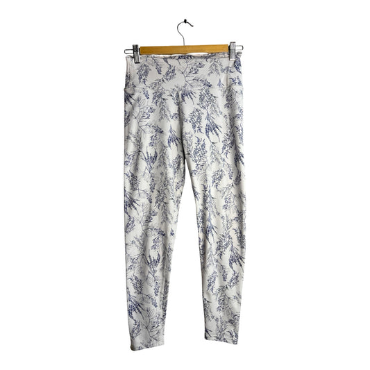 Calzas deportivas La Pichilemina de tiro alto con estampado botánico azul sobre fondo claro, ideales para yoga y pilates.