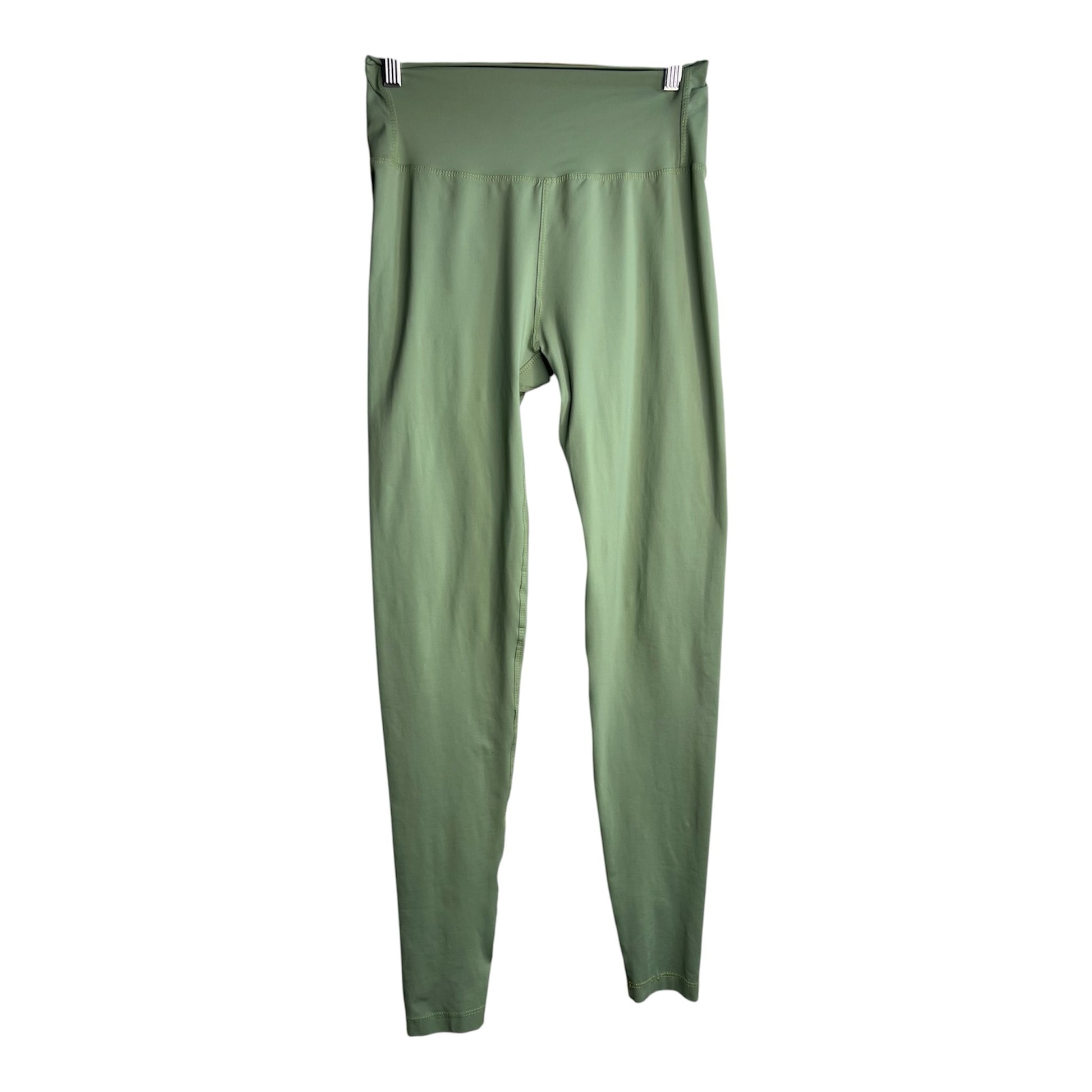 Calzas deportivas La Pichilemina de tiro alto en color verde oliva, confeccionadas en tela técnica elástica y suave.