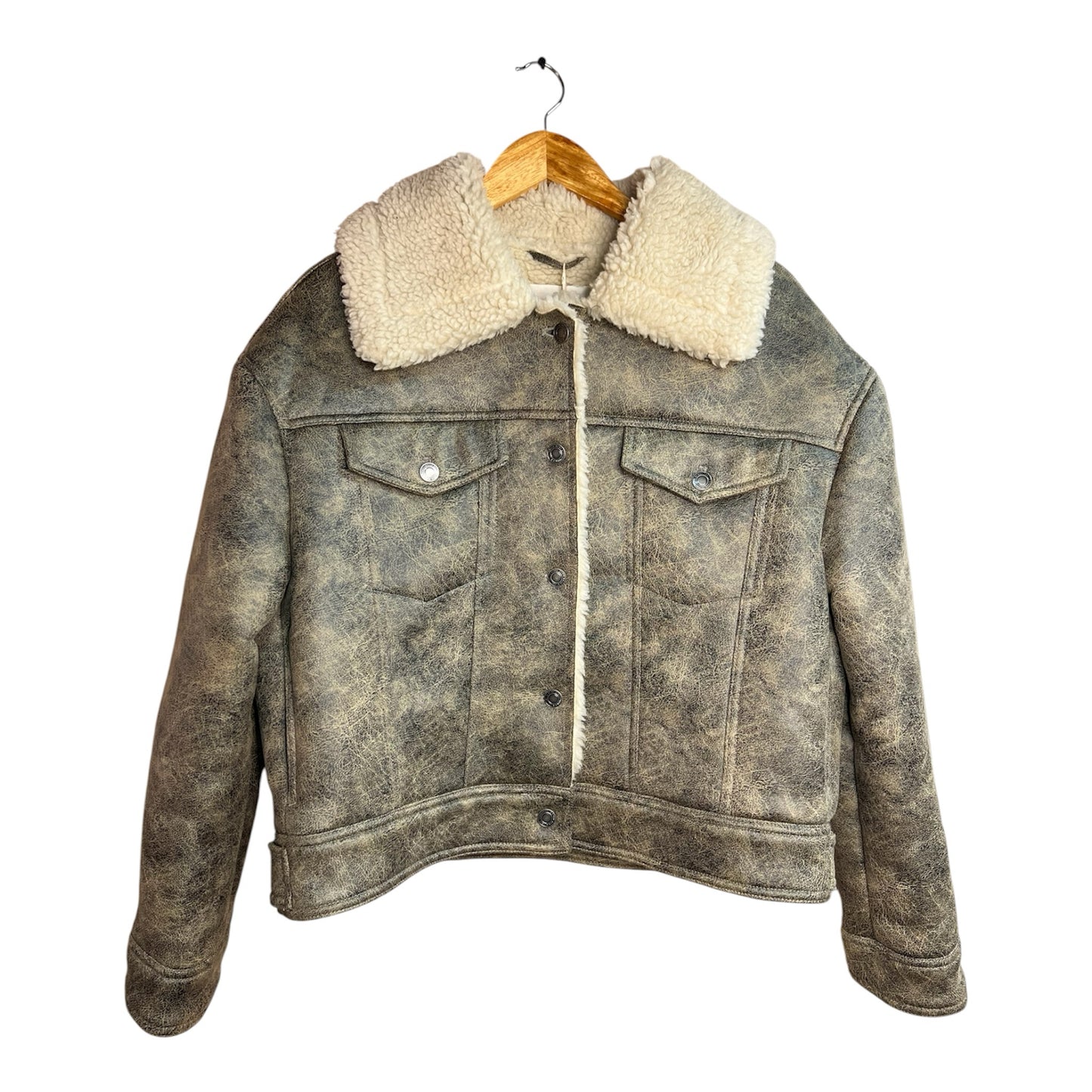 Chaqueta La Pichilemina estilo aviador de cuero desgastado color tierra con forro y cuello de chiporro crema.