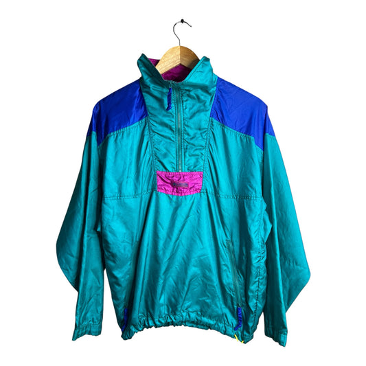 Chaqueta cortavientos La Pichilemina Columbia estilo vintage en tonos turquesa, azul y fucsia con media cremallera.