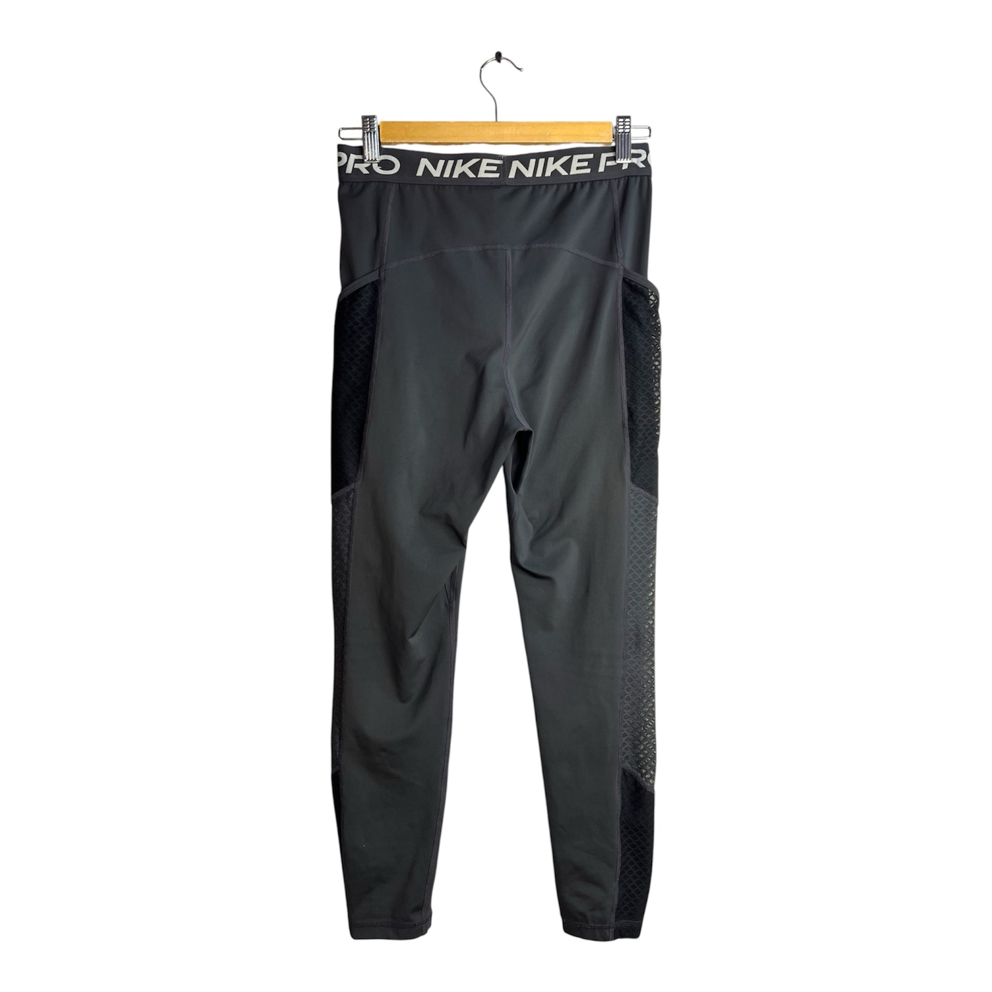 Leggings deportivos negros La Pichilemina Nike Pro con paneles de malla laterales y cintura elástica con logo