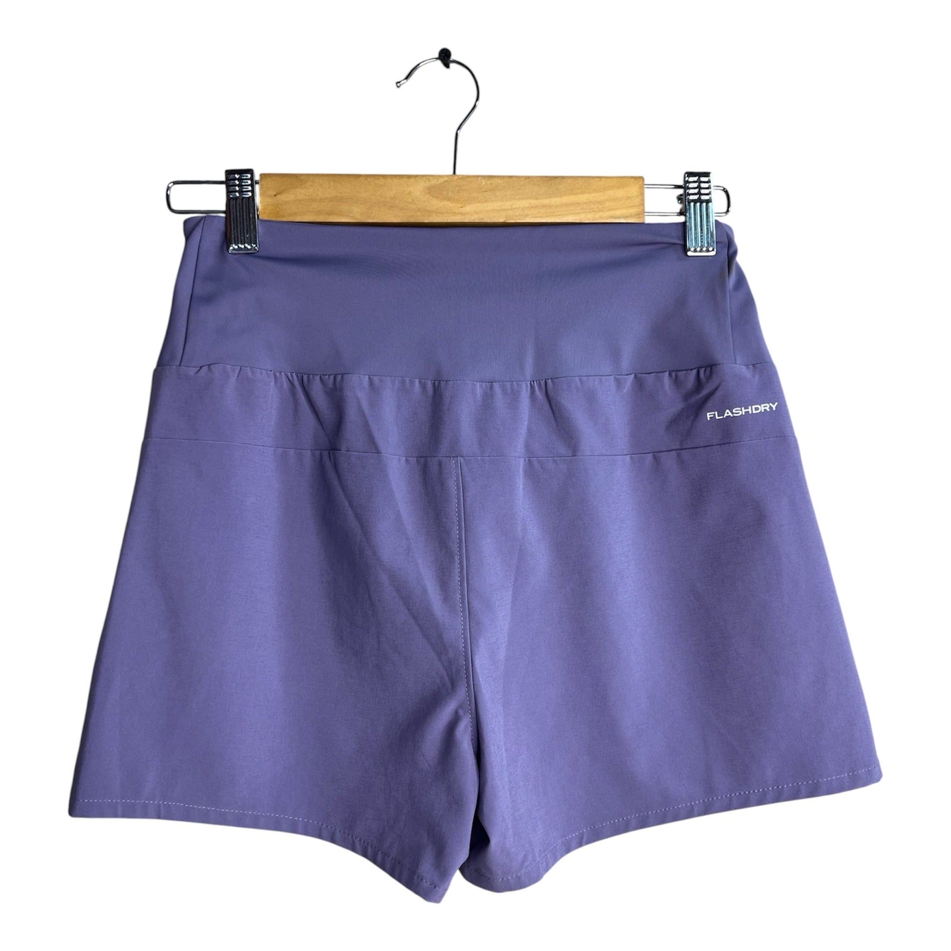 Short deportivo La Pichilemina color violeta de tiro alto con tecnología FlashDry para entrenamiento y running.