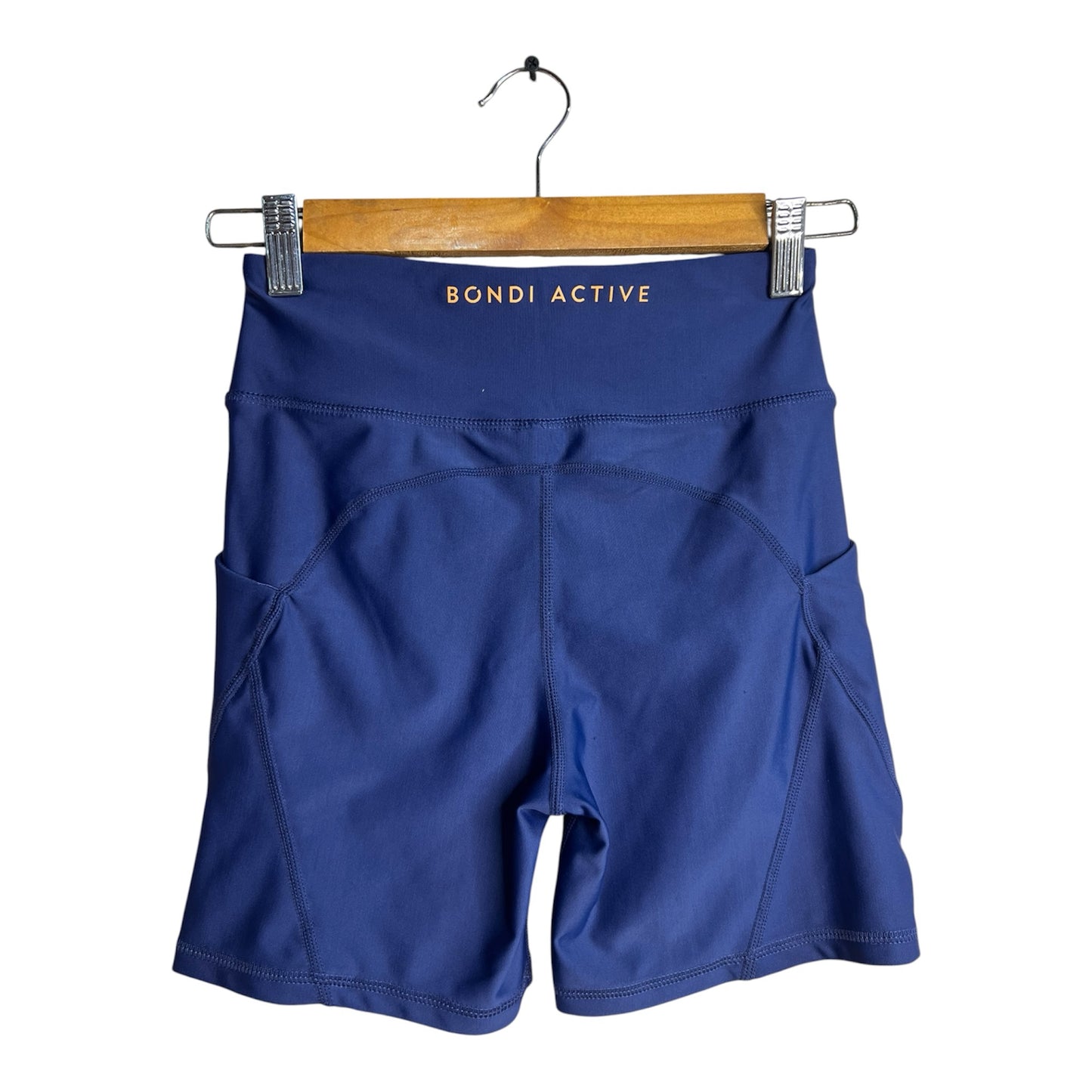 Shorts deportivos La Pichilemina BONDI ACTIVE de tiro alto en color azul profundo con bolsillos laterales